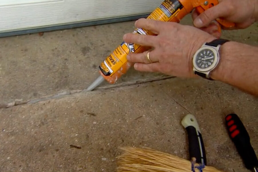 Concrete Patch Caulking Gun